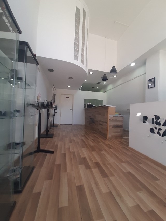 (Προς Πώληση) Επαγγελματικός Χώρος Επαγγελματικός Χώρος || Αθήνα Νότια/Γλυφάδα - 94 τ.μ, 245.000€ 